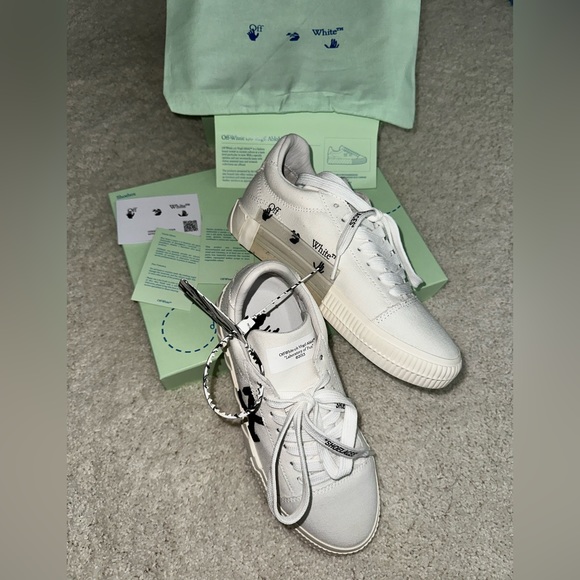 OFF WHITE - Picture 1 of 8